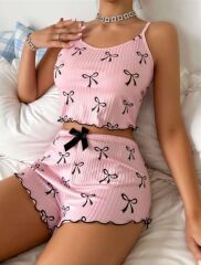 Scarlest Pembe Üstüne Siyah Kurdela Desenli Askılı Şortlu Pijama Takımı