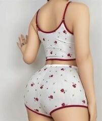 Scarlest Pamuklu Beyaz Üstüne Kırmızı Gül Desen Fitilli Askılı Şortlu Pijama Takımı