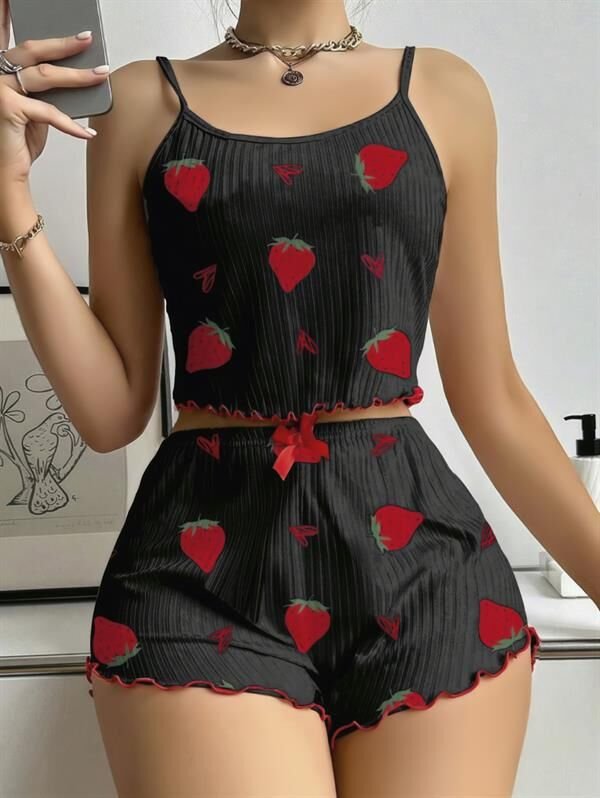 Scarlest Pamuklu Siyah Üstüne Çilek Desen Fitilli Askılı Şortlu Pijama Takımı
