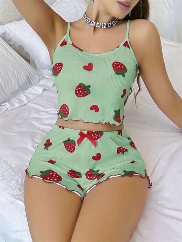 Scarlest Pamuklu Yeşil Üstüne Çilek Desen Fitilli Askılı Şortlu Pijama Takımı