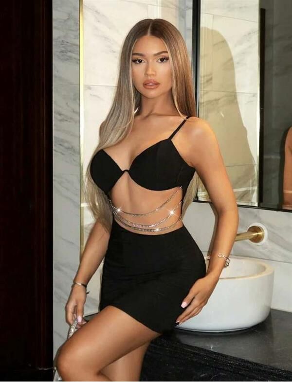 Scarlest Zincir Detaylı Göğüs Dekolteli Siyah Mini Club Elbisesi