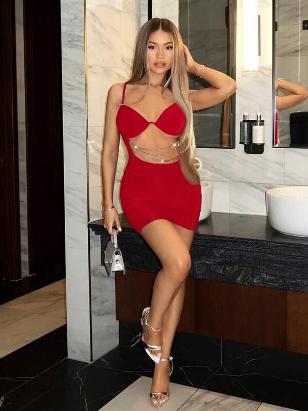 Scarlest Zincir Detaylı Göğüs Dekolteli Kırmızı Mini Club Elbisesi